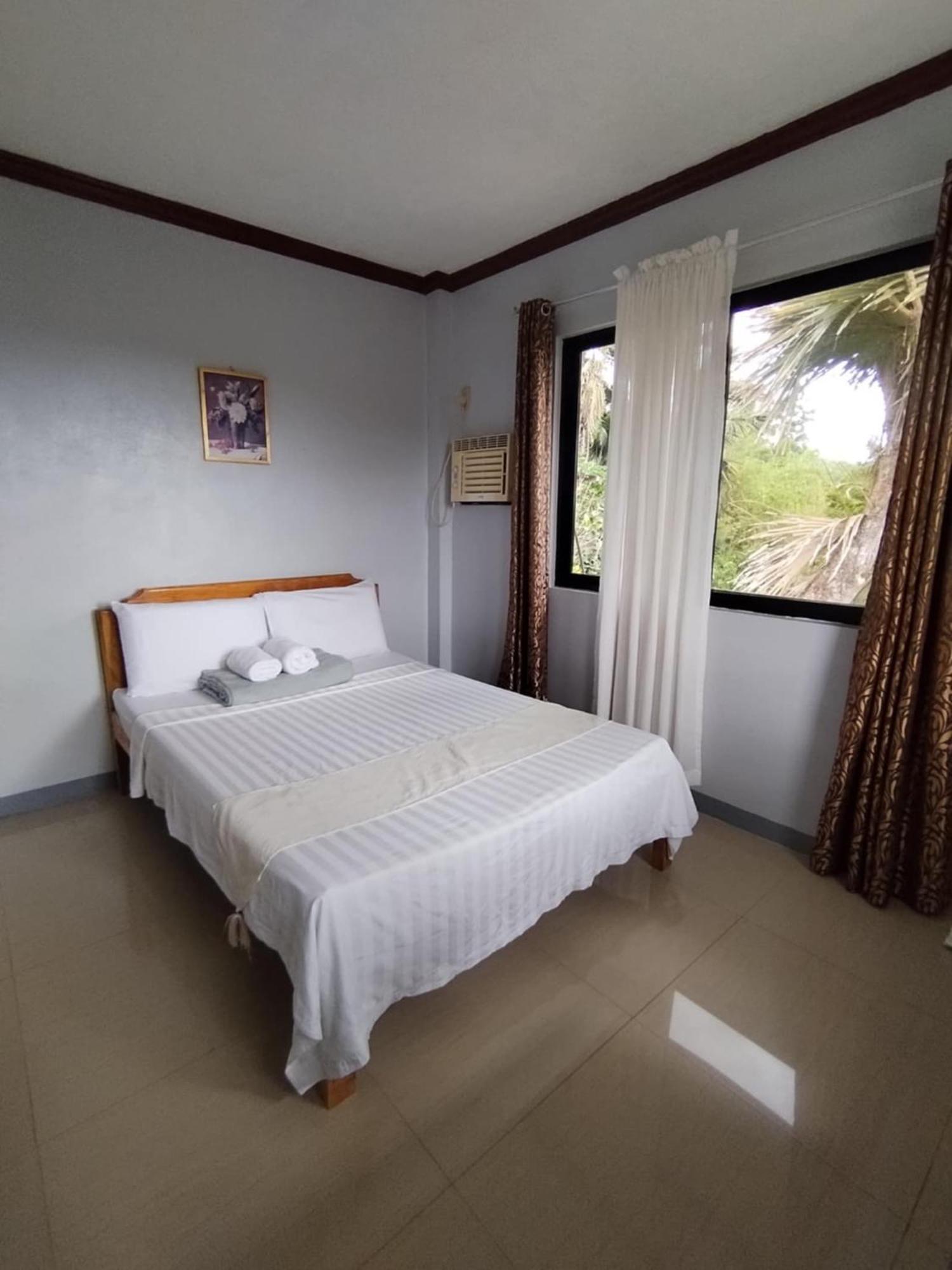 Villa Feliza Loboc Esterno foto