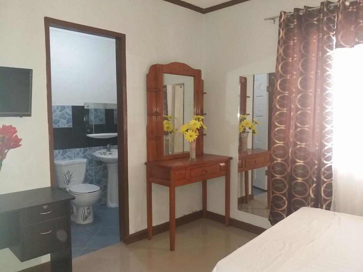 Villa Feliza Loboc Esterno foto